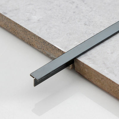 ミラーのステンレス鋼のUチャンネルは0.18-0.4mmのステンレス鋼のタイルのエッジング ストリップ3mを整える