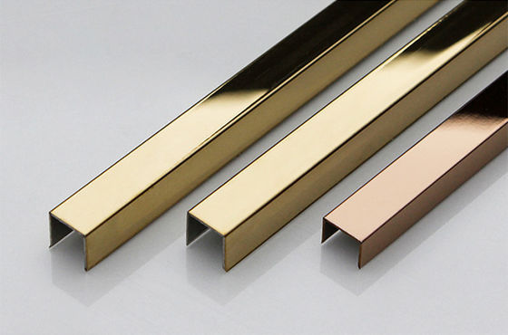 良い価格 装飾的なブラシをかけられたステンレス鋼のタイルのトリムUの形の正方形の壁パネルの金の金属の管の端のプロフィール オンライン